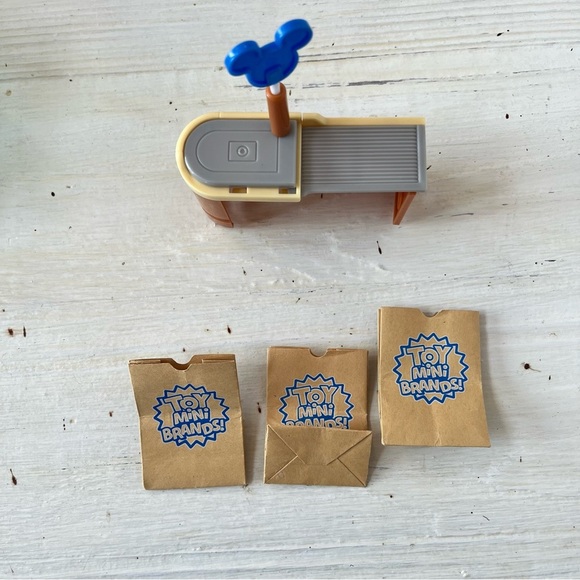 Zuru Mini Brands Mini Disney Store Edition Checkout & Bags Replacement Pieces - Picture 2 of 4